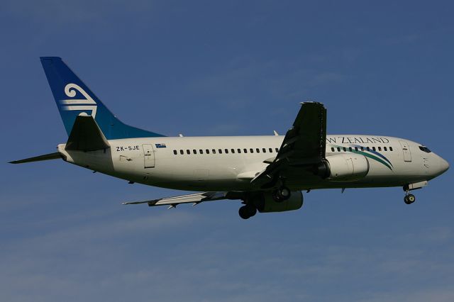 BOEING 737-300 (ZK-SJE)