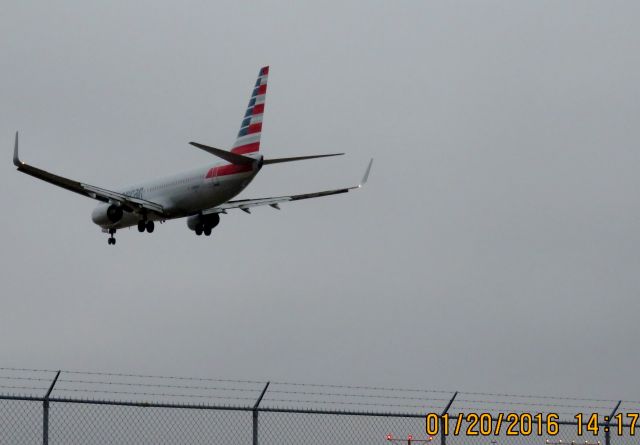 Boeing 737-800 (N968AN)