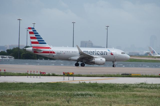 Airbus A319 (N9015D)