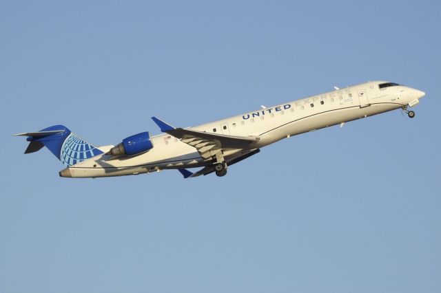 Canadair Regional Jet CRJ-700 (N524GJ)