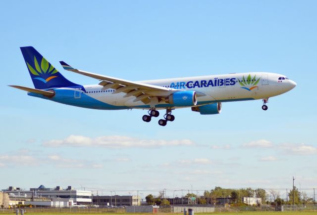 Airbus A330-200 (F-HHUB)