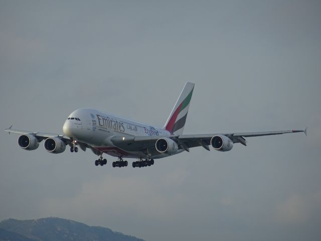 Airbus A380-800 (A6-EOA)