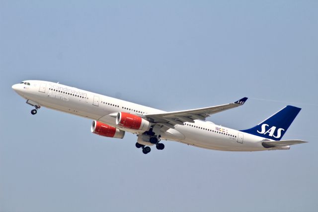 Airbus A330-300 (LN-RKT)