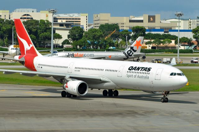 Airbus A330-300 (VH-QPE)