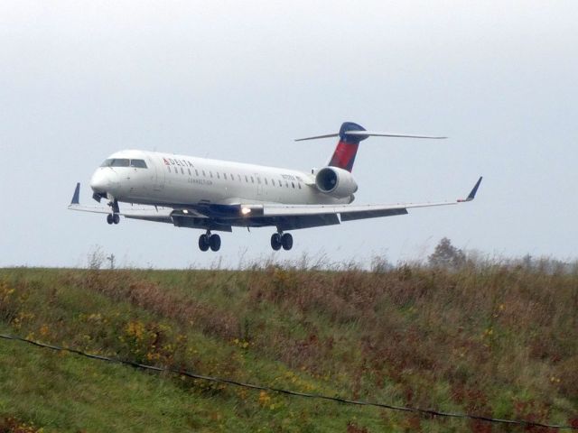 Canadair Regional Jet CRJ-900 (N717EV)