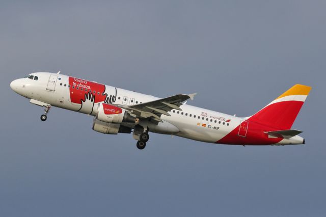 Airbus A320 (EC-MUF) - IBS3693 to Madrid.  