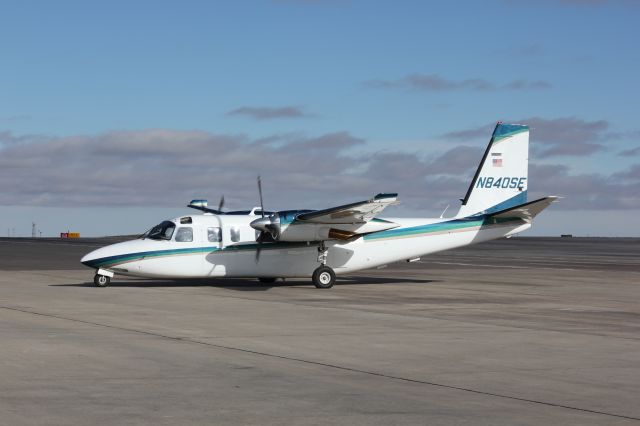 Rockwell Turbo Commander 690 (N840SE) - Taxiing in to DIA/Signature.