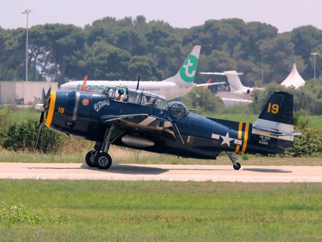 HB-RDG — - 1 hour airshow at LFTH for retirement of Super Etendard Modernisés 30 juin 2016 