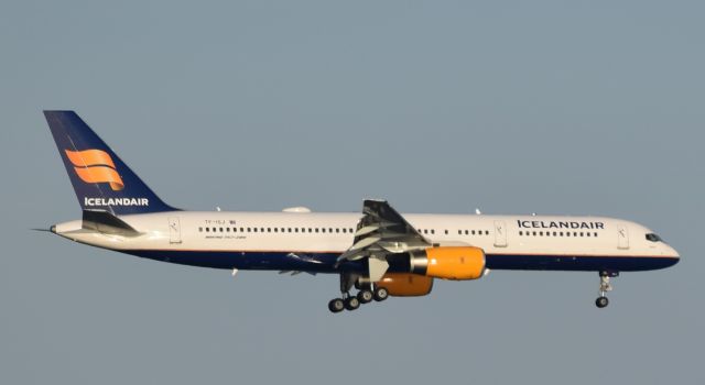 Boeing 757-200 (TF-FSJ)