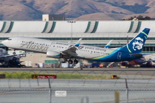 Boeing 737-900 (N248AK)