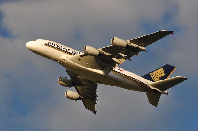 Airbus A380-800 (9V-SKJ) - Singapore Airlines 9V-SKJ Airbus A380-841br /br /Singapore Airlines flight SQ228 from Melbourne's Tullamarine International Airport to Singapore's Changi Airport departing runway 34br /br /Airline: Singapore Airlinesbr /Registration: 9V-SKJbr /Type: Airbus A380-841br /Construction Number (MSN): 045br /First Flight: 23/02/2009