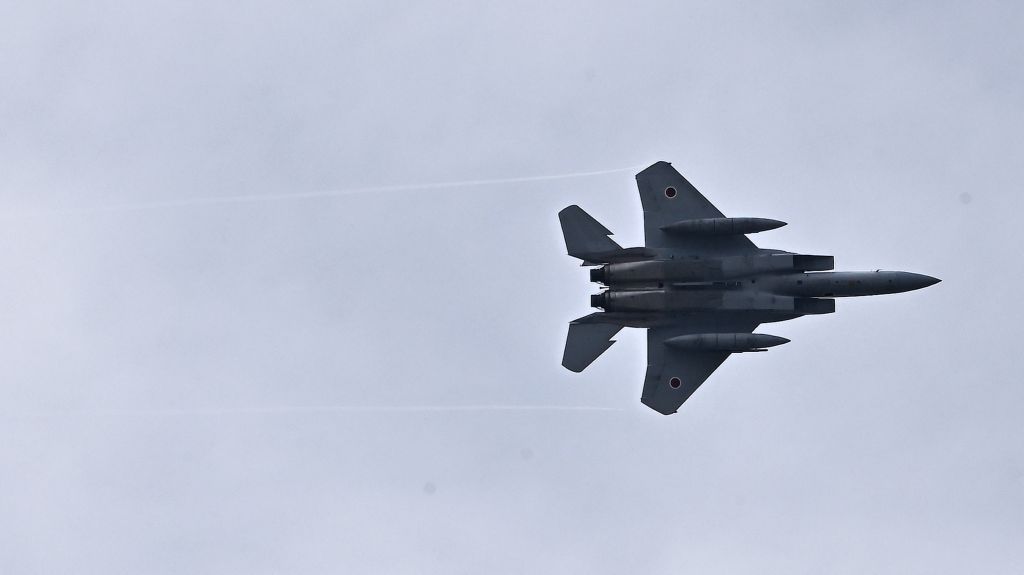 McDonnell Douglas F-15 Eagle — - 2024.04.05br /Japan Air Self-Defense Forcebr /Mitsubishi F-15DJ Eagle (92-8070)br /F-15 preparing to land on RWY06 with a bank angle of 90 degrees to the left.
