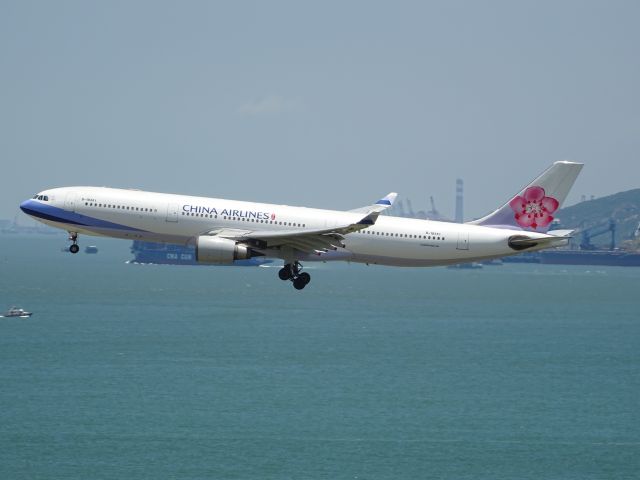 Airbus A330-300 (B-18351)