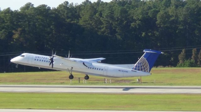 de Havilland Dash 8-400 (N341NG) - United 4887 departing to Newark.