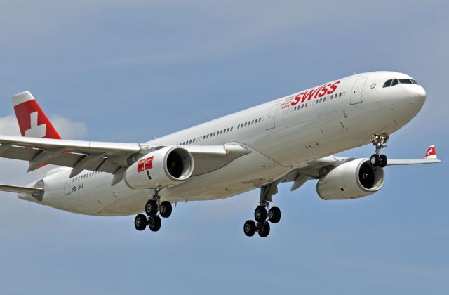 Airbus A330-300 (HB-JHJ)