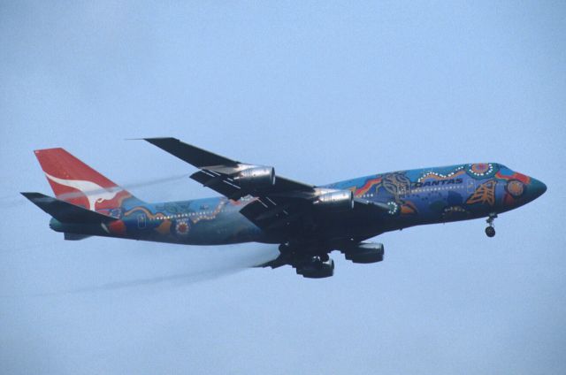 BOEING 747-300 (VH-EBU) - Final Approach to Narita Intl Airport Rwy34L on 2000/05/07