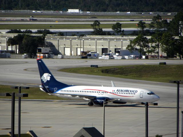 Boeing 737-800 (N860AM)