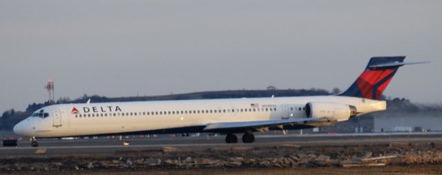 McDonnell Douglas MD-88 (N918DH)