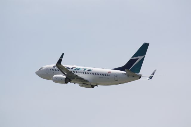 Boeing 737-700 (C-GUWS) - Taking off from London Intl Airport,London,Ontario,Canada CYXU/YXU