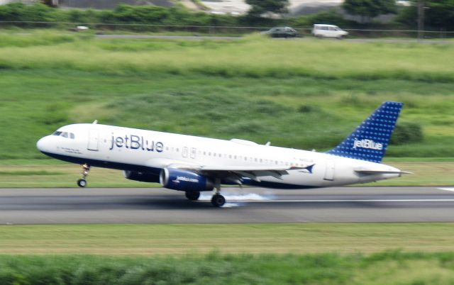 Airbus A320 (N652JB)