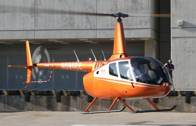 Robinson R-66 (N696EE)