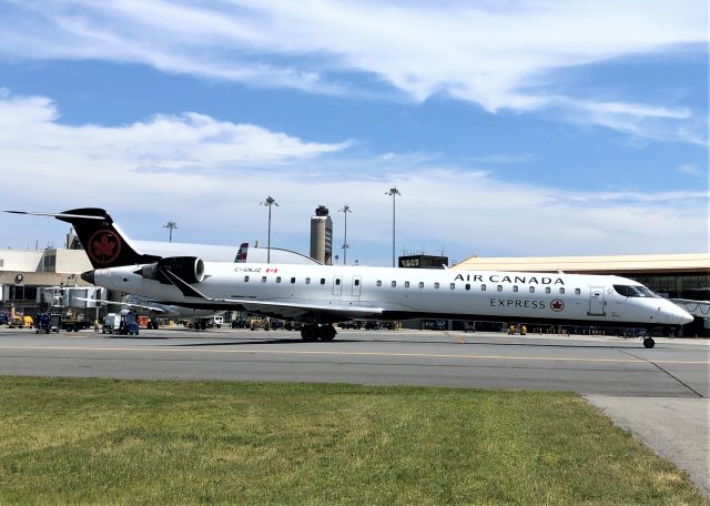 Canadair Regional Jet CRJ-900 (C-GNJZ)