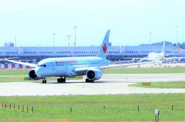 Boeing 787-8 (C-GHQQ)
