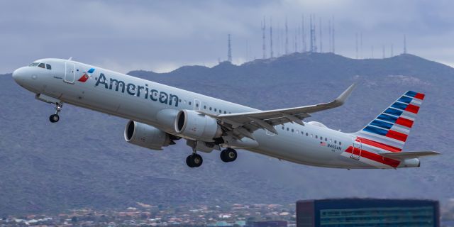 Airbus A321neo (N455AN) - An American Airlines A321 neo taking off from PHX on 2/14/23. Taken with a Canon R7 and Canon EF 100-400 II L lens.