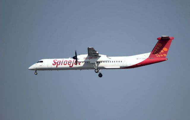 de Havilland Dash 8-400 (VT-SUH)