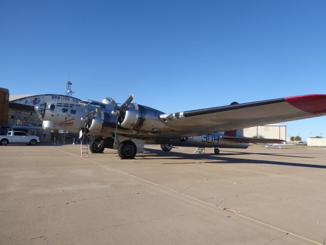 Boeing B-17 Flying Fortress (N5017N)