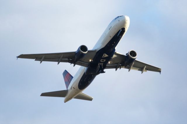 Airbus A320 (DAL1039)