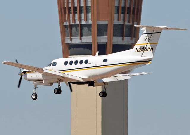 Beechcraft Super King Air 200 (N246PH)