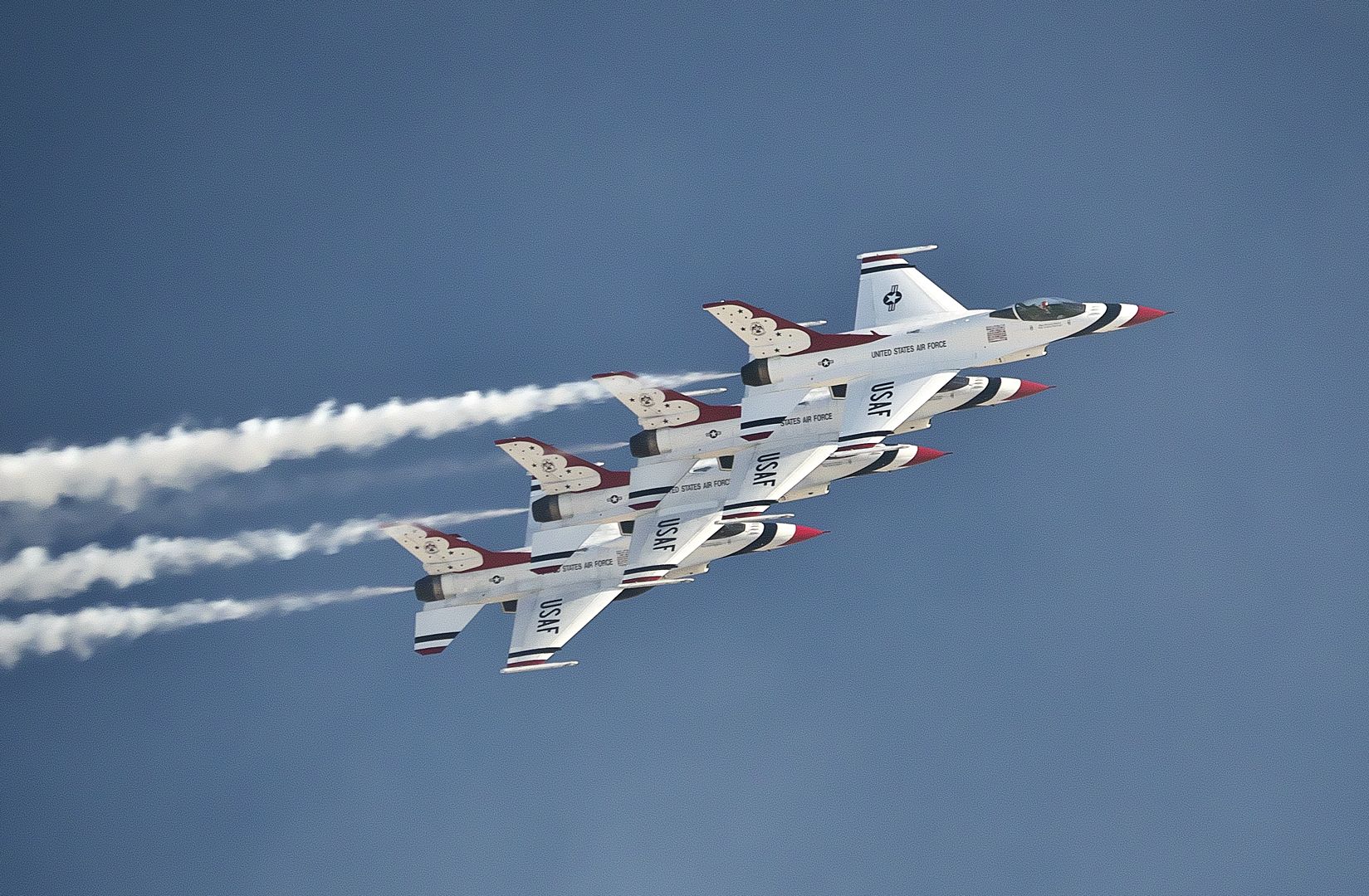 Lockheed F-16 Fighting Falcon — - Thunderbird pass at Aviation Nation 2019.