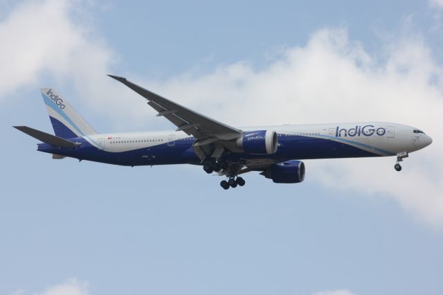 BOEING 777-300ER (TC-LKD)