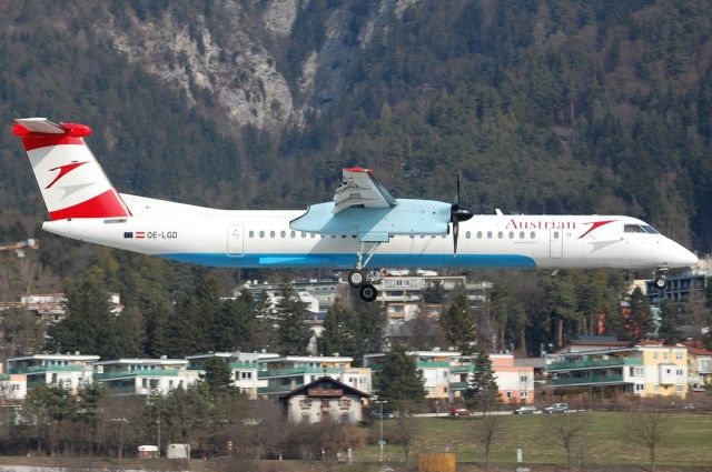 de Havilland Dash 8-400 (OE-LGD)