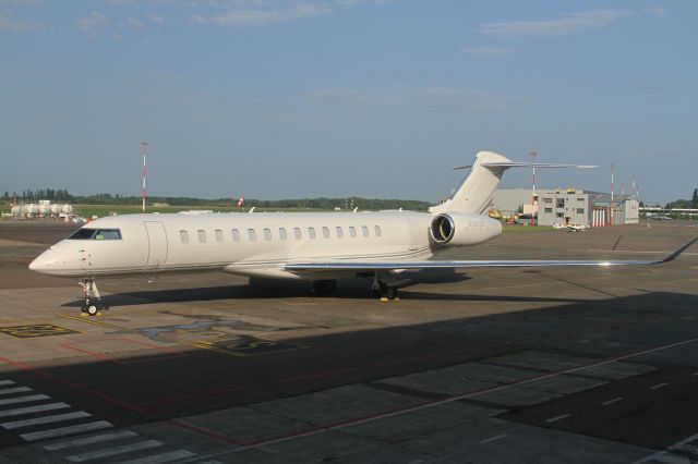 BOMBARDIER BD-700 Global 7500 (N787FZ)