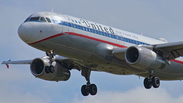 Airbus A320 (N475UA) - Nashville, TN, September 29, 2018 -- The United Airlines "A320 Friend Ship" is on short final to runway 02L at BNA. Uploaded in low-resolution. Full resolution is available at cowman615 at Gmail dot com. cowman615@gmail.com