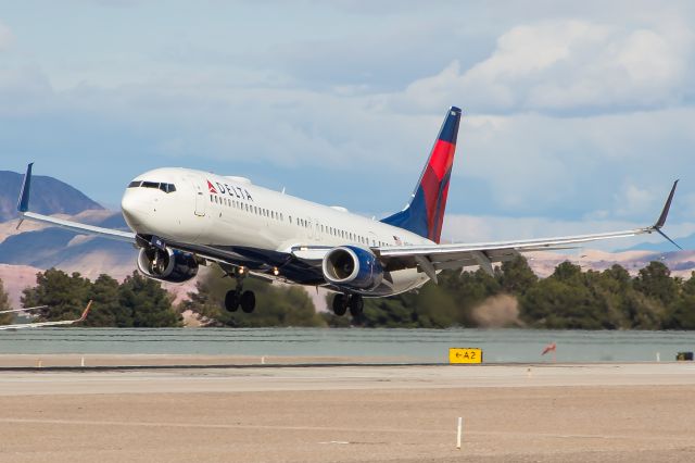 Boeing 737-900 (N834DN)