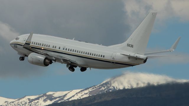 16-5836 — - C-40A Clipper departs Reno-Tahoe International.