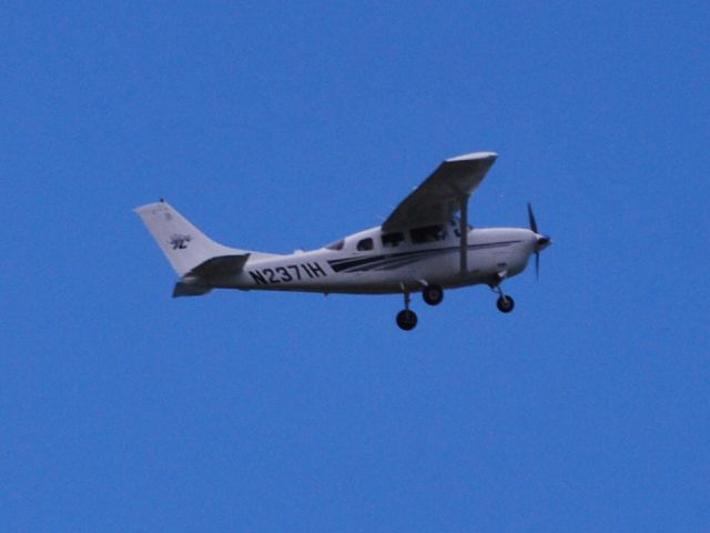 Cessna 206 Stationair (N2371H)