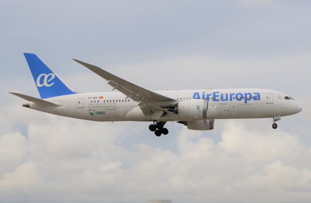 Boeing 787-8 (EC-MIG)