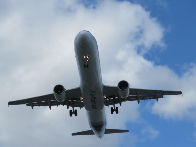 Airbus A320 (C-GEZO)