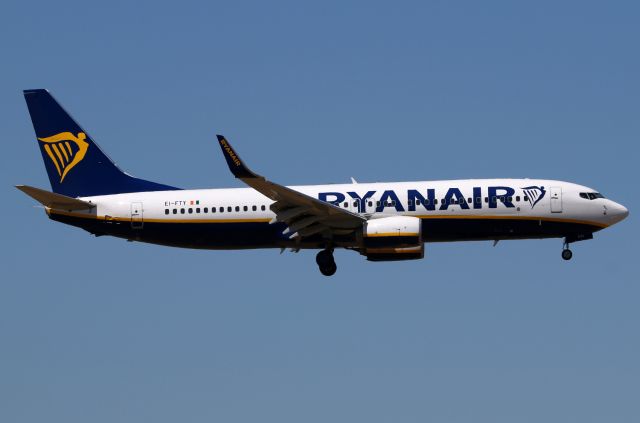 Boeing 737-800 (EI-FTY)