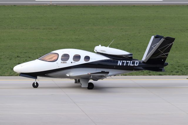 Cirrus Vision SF50 (N77LD)