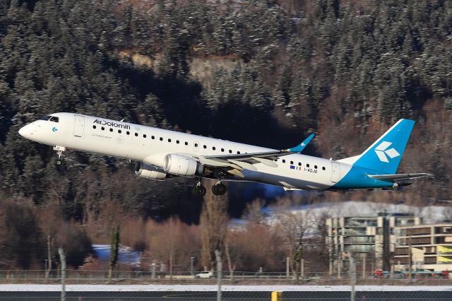 Embraer ERJ-190 (I-ADJO)