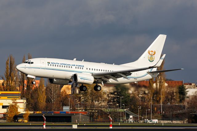 Boeing 737-700 (ZS-RSA)