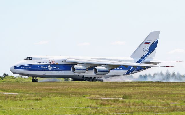 Antonov An-124 Ruslan (RA-82077) - volga-dnepr an-124-100 ra-82077 landing at shannon from emmen 16/5/18.