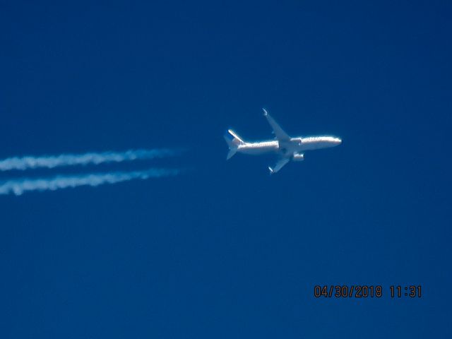 Boeing 737-800 (N14214)