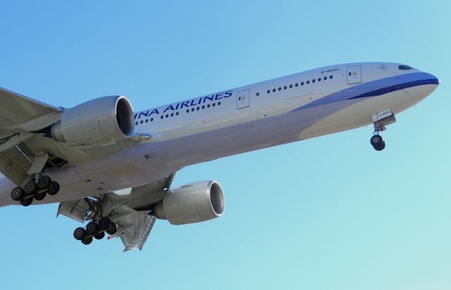BOEING 777-300ER (B-18053)