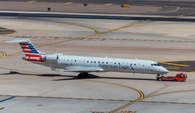 Canadair Regional Jet CRJ-700 (N374CA)